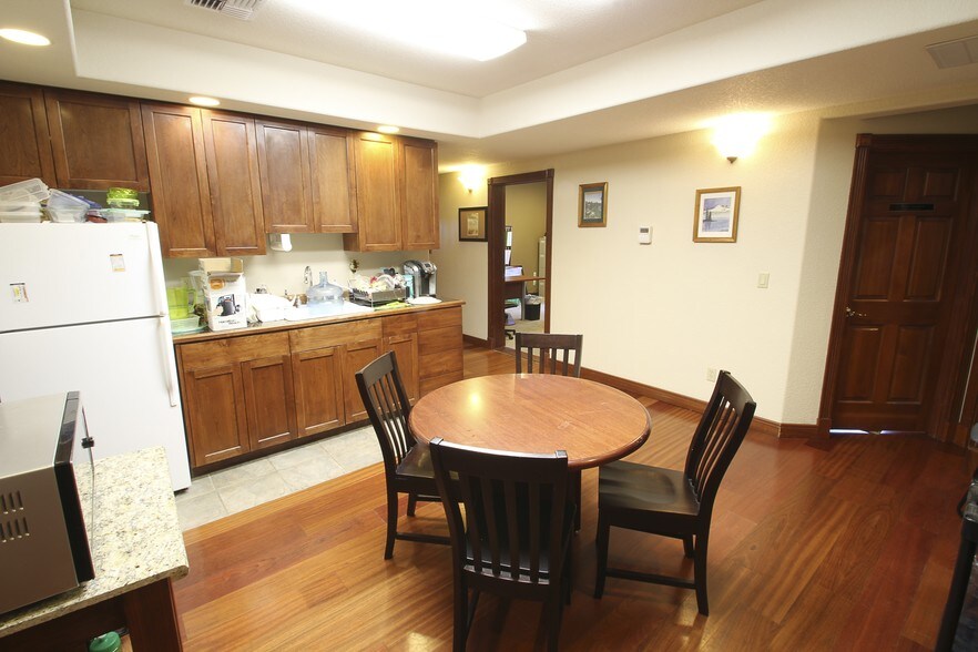 More Photos Of 360 NW Vermont St, Bend Office Residential For Lease