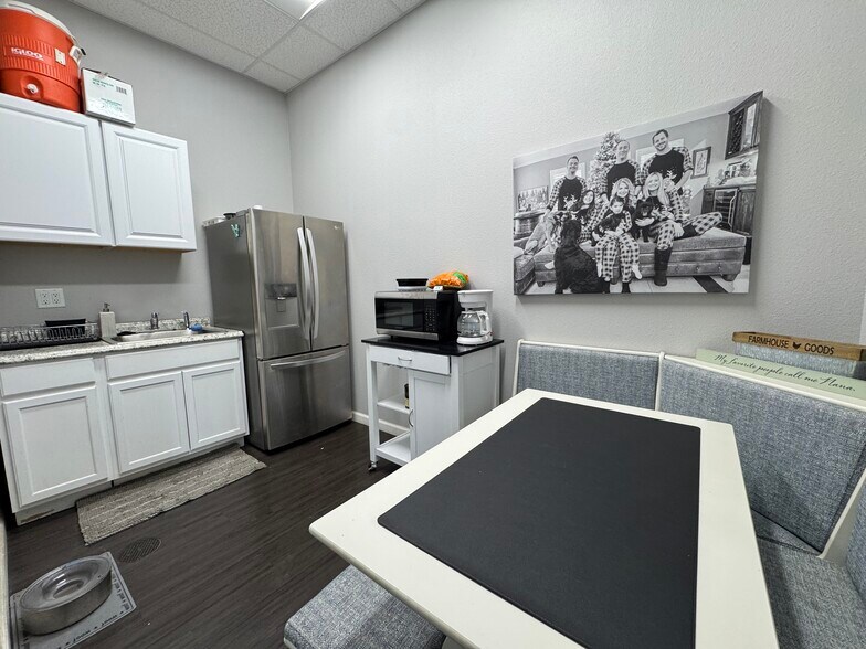 More Photos Of 217 N School St, Lodi Freestanding For Lease