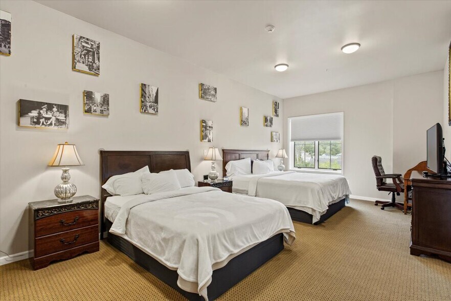 More Photos Of 49 Florida Ave, Amsterdam Hospitality For Sale