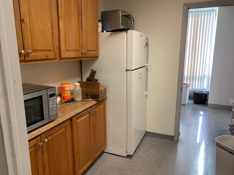 More Photos Of 14 Veronica Ave, Somerset Manufacturing For Sale