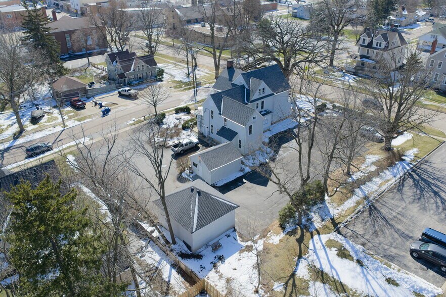 More Photos Of 303 N Main St, Elburn General Retail For Sale