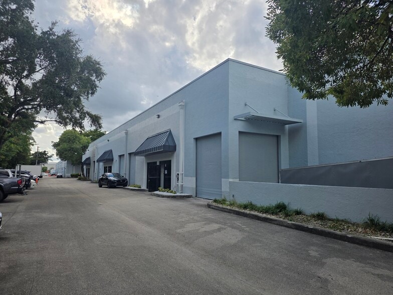 Primary Photo Of 6825 SW 21st Ct, Davie Warehouse For Lease