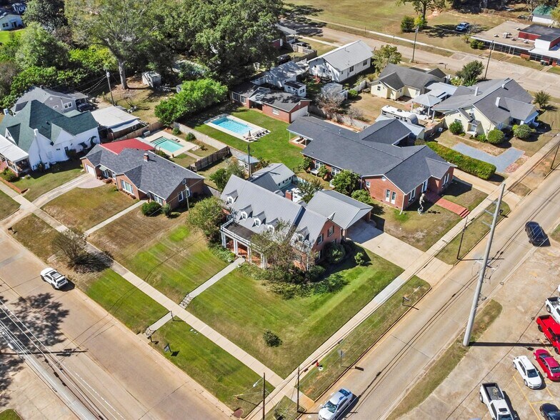 More Photos Of 302 W College St, Enterprise Flex For Sale