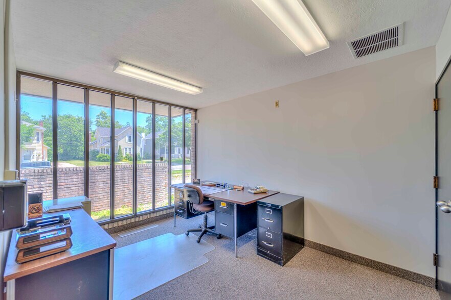 More Photos Of 1217 Greenwood Ave, Jackson General Retail For Sale