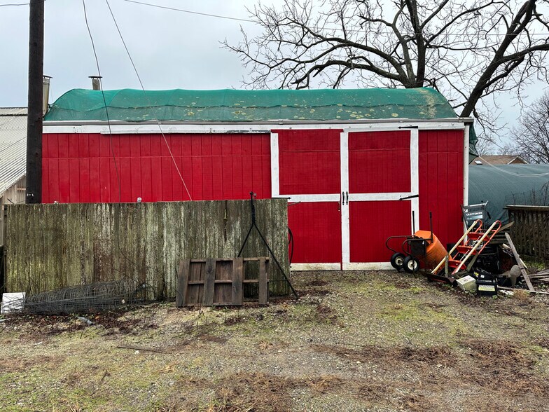 More Photos Of 482 Sylvan Ave, Bayport Garden Center For Sale