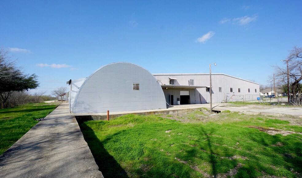 More Photos Of 601 W 2nd St, Taylor Warehouse For Lease