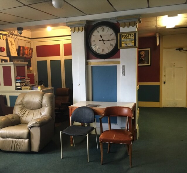 More Photos Of 2701 N Clark St, Chicago Apartments For Lease