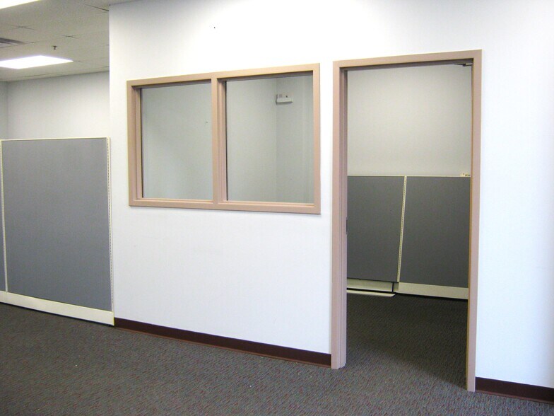 More Photos Of 166 Boulder Dr, Fitchburg Light Manufacturing For Lease