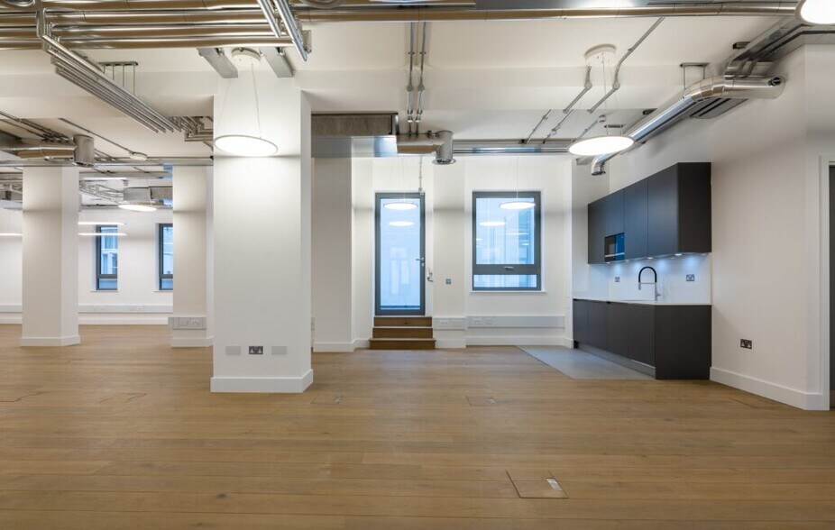 More Photos Of 10 Great Castle St, London Office For Lease