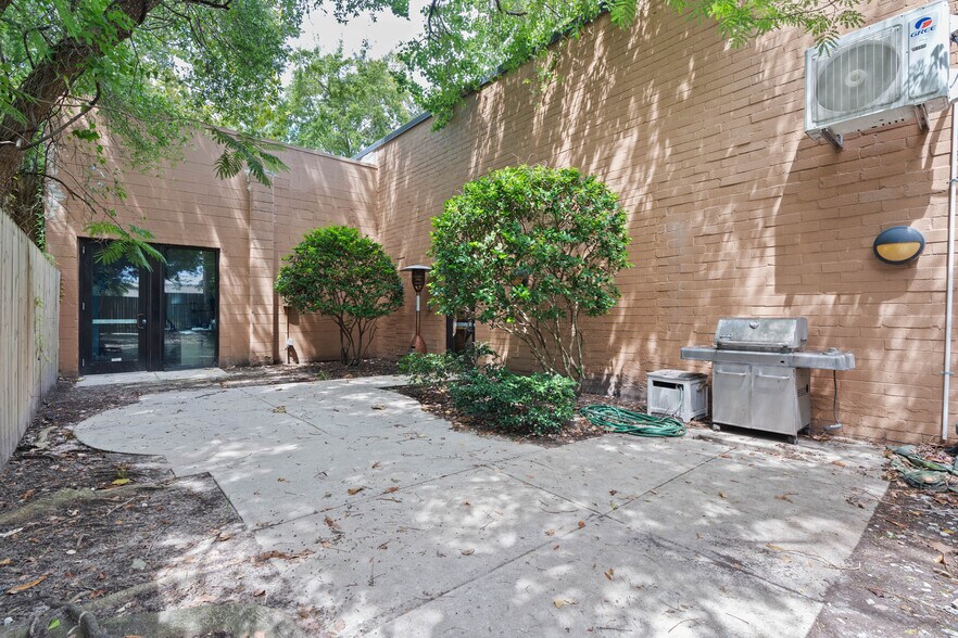More Photos Of 500 Saint Michael St, Mobile Office For Lease