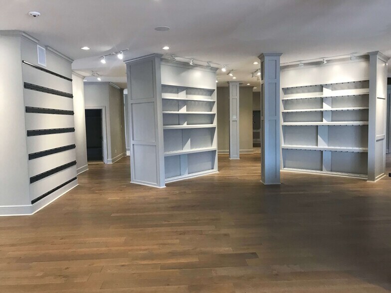 More Photos Of 1715 Northpark Dr, Kingwood Storefront For Lease