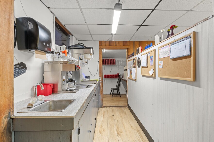 More Photos Of 22288 Pine St, Robertsdale Restaurant For Sale