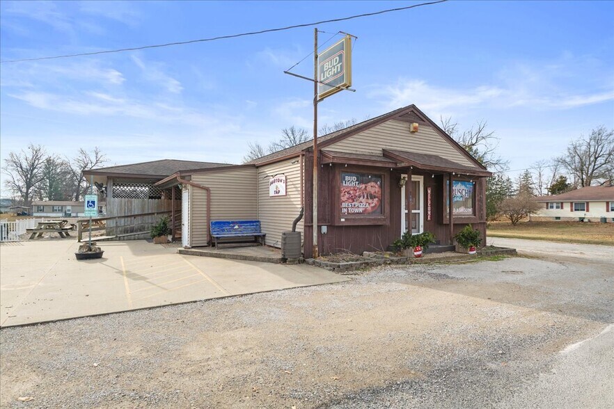 More Photos Of 104 Taylorville Rd, Taylorville Restaurant For Sale