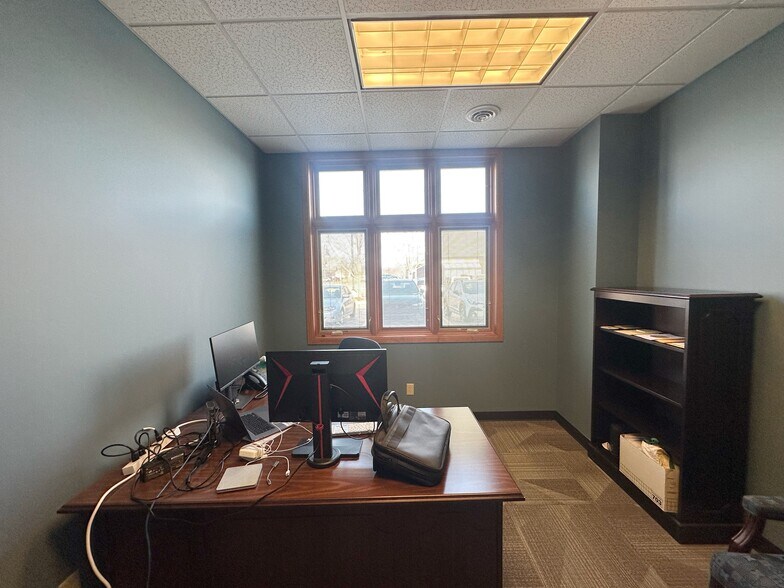 More Photos Of 3011-3019 Village Office Pl, Champaign Office For Lease