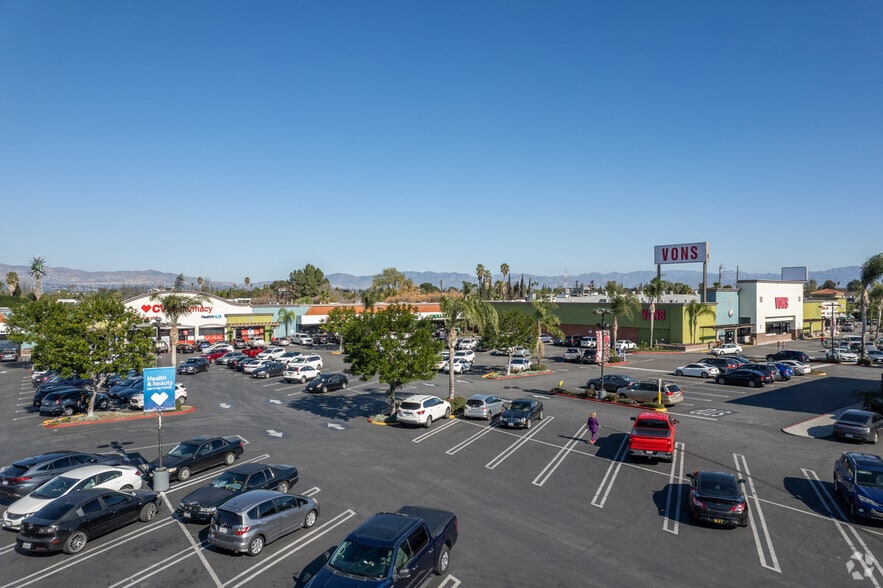 More Photos Of 19305-19417 Victory Blvd, Reseda Unknown For Lease