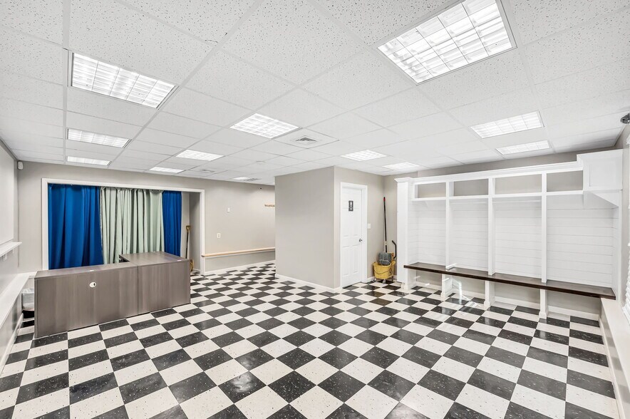 More Photos Of 470 Southampton Rd, Westfield Office For Sale