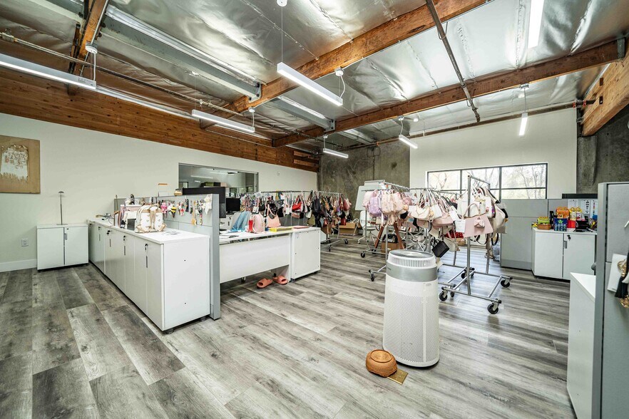 More Photos Of 2001 Saturn St, Monterey Park Light Distribution For Sale