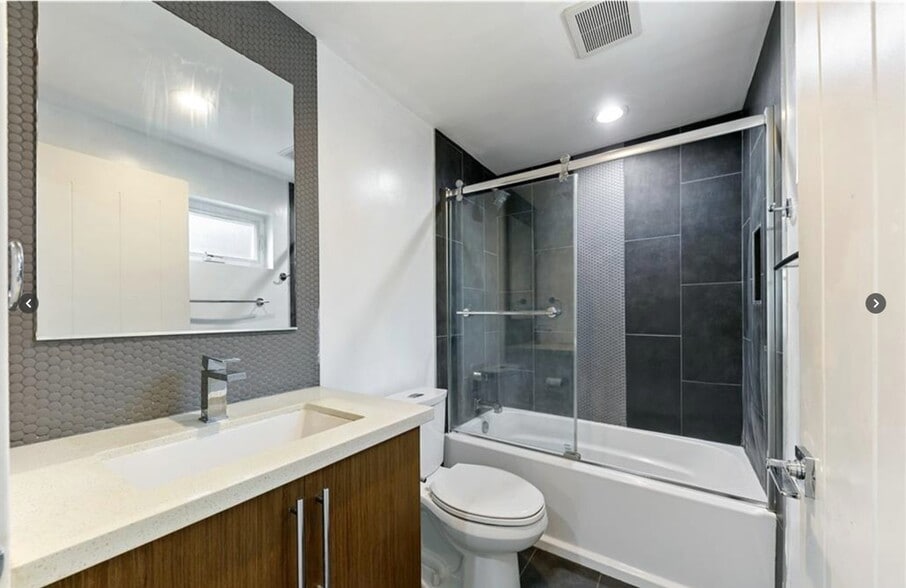 More Photos Of 961 N St Andrews Pl, Los Angeles Apartments For Sale