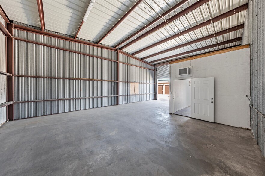 More Photos Of 125 N 1st St, Hewitt Self Storage For Lease