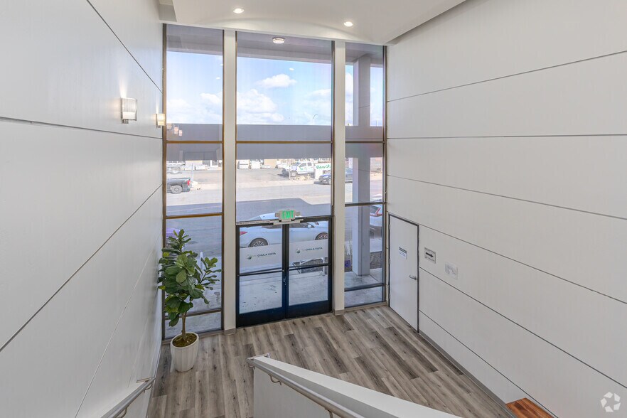 More Photos Of 22 W 35th St, National City Medical For Lease