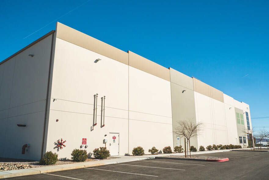 More Photos Of 3475 N Las Vegas Blvd, Las Vegas Distribution For Lease