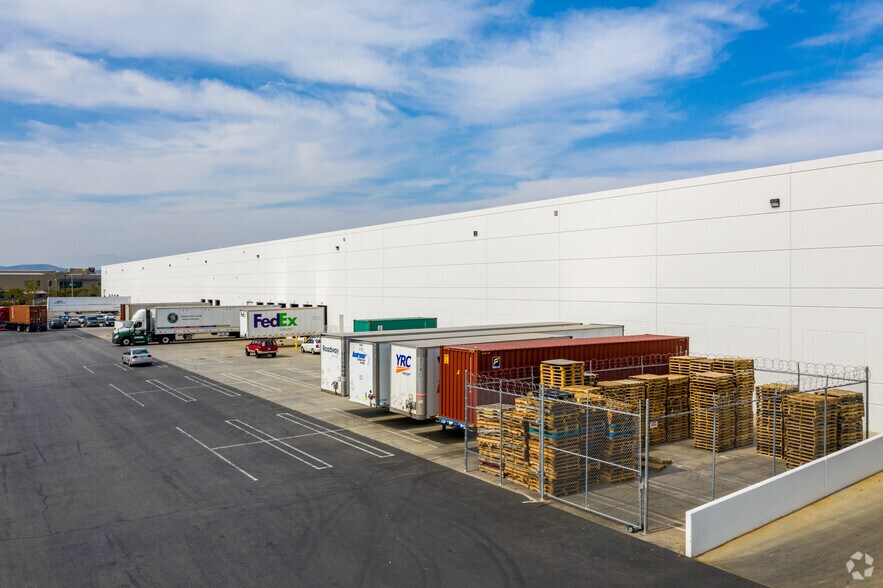 More Photos Of 1211 N Miller St, Anaheim Warehouse For Lease