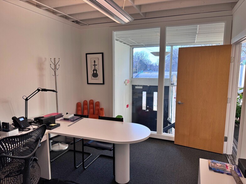 More Photos Of 333 Locust St, Rockford Office For Sale