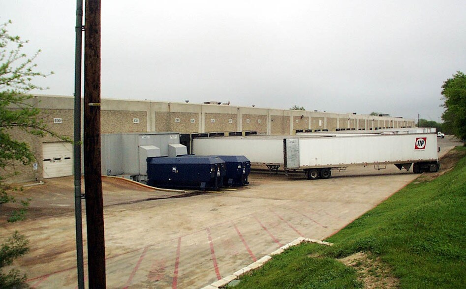 More Photos Of 10200 McKalla Pl, Austin Distribution For Lease