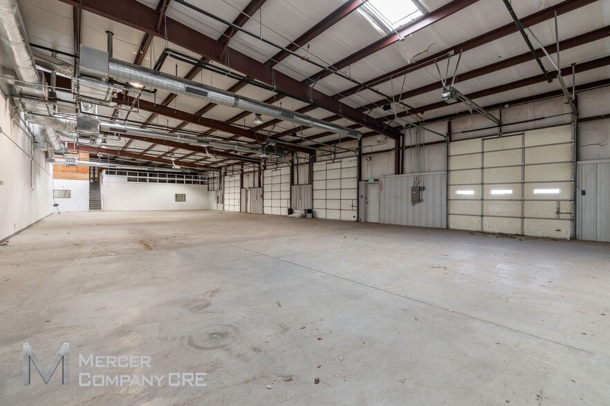 More Photos Of 8317 Gateway Ter, Oklahoma City Showroom For Sale