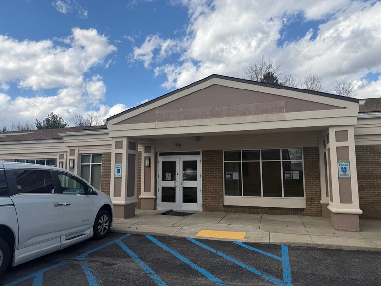 More Photos Of 142 Clearview Cir, Butler Medical For Lease