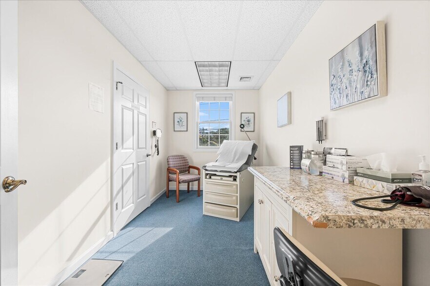 More Photos Of 620 Norwich New London Tpke, Uncasville Office For Lease