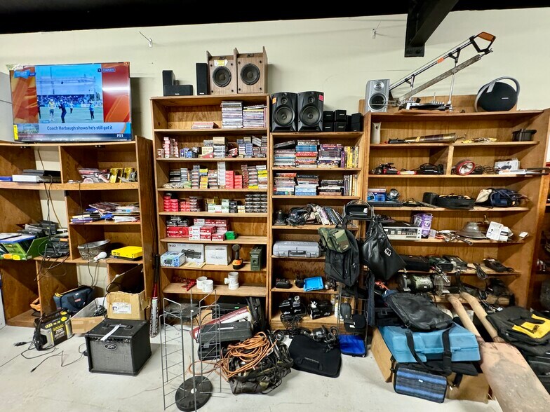 More Photos Of 300 W Broadway St, Morrilton Storefront For Sale