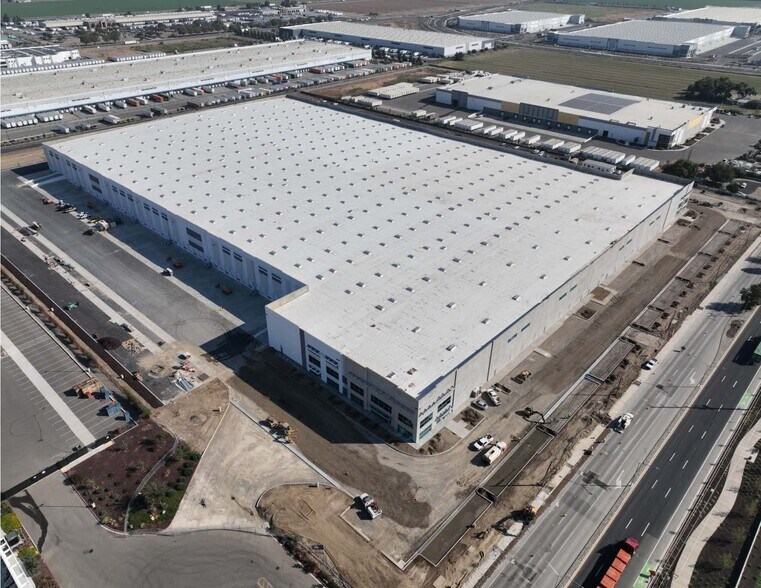 More Photos Of 1269 E Grant Line Rd, Tracy Distribution For Lease