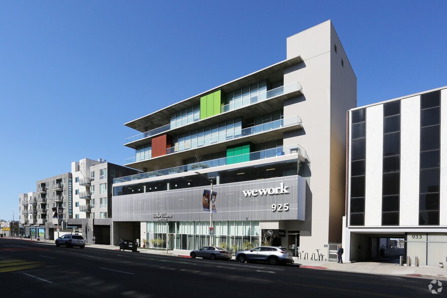 More Photos Of 925 N La Brea Ave, Los Angeles Loft Creative Space For Lease