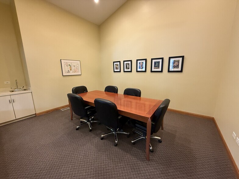 More Photos Of 301 Peterson Rd, Libertyville Medical For Lease