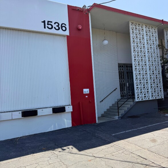 More Photos Of 1506-1550 N Knowles Ave, Los Angeles Warehouse For Lease