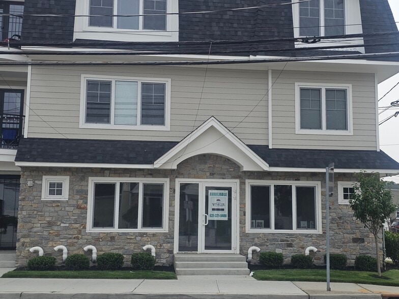 Primary Photo Of 400 Oak St, Copiague Apartments For Lease