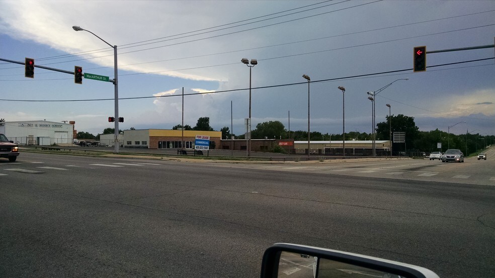 More Photos Of 815 E Macarthur St, Shawnee Auto Dealership For Lease