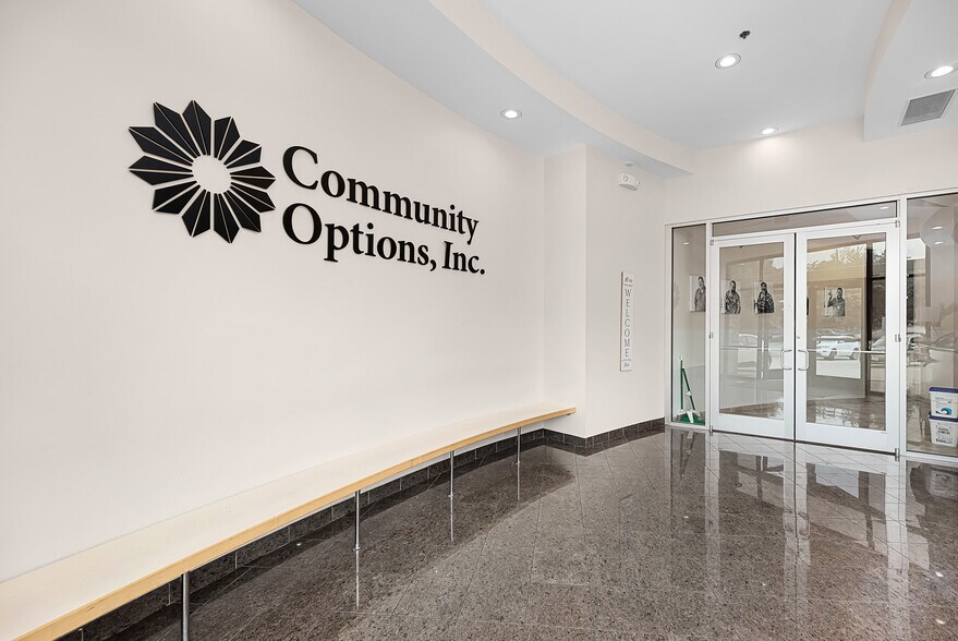 More Photos Of 8604 Greenville Ave, Dallas Office For Sale