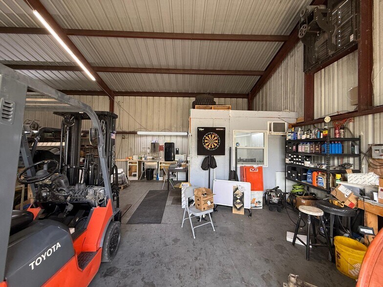 More Photos Of 325 Rand Yard Rd, Sanford Warehouse For Lease