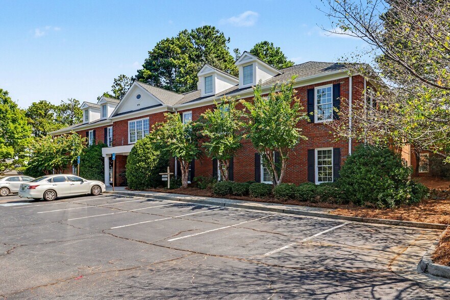More Photos Of 576 Colonial Park Dr, Roswell Office For Lease