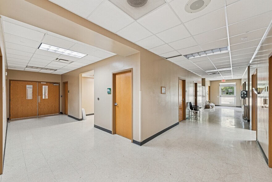 More Photos Of 1017 S Travis Ave, Cleveland Hospital For Sale