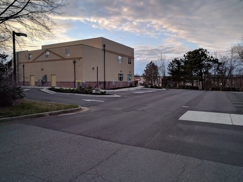 More Photos Of 9999 Brook Rd, Glen Allen Freestanding For Lease