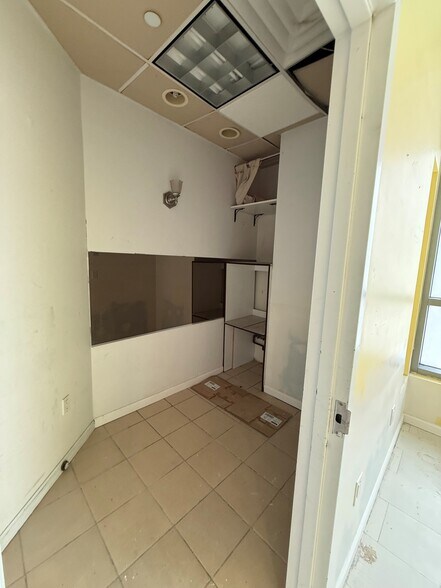 More Photos Of 455 Main St, New York Apartments For Lease