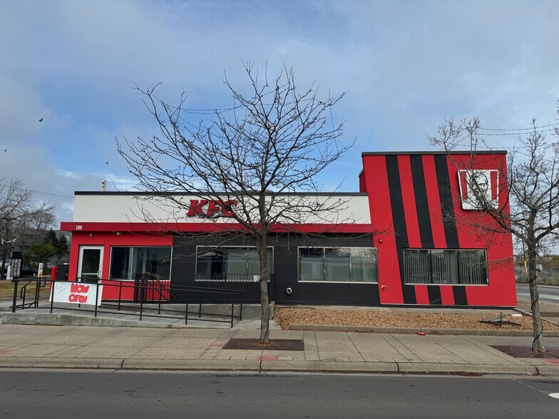 More Photos Of 100 W Lake St, Minneapolis Fast Food For Sale