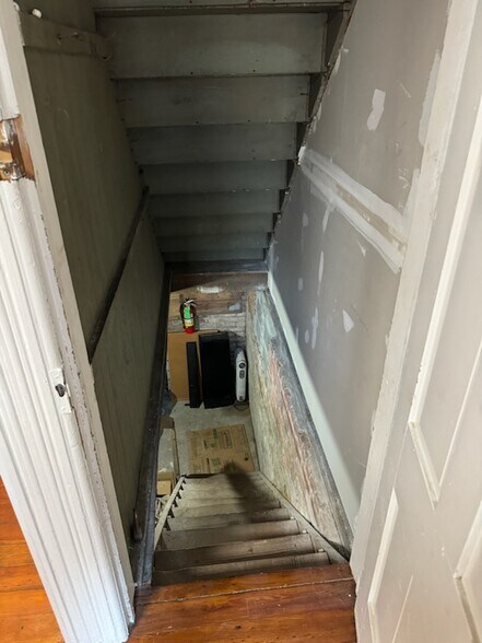 More Photos Of 196 S 1st St, Lindenhurst Loft Creative Space For Lease