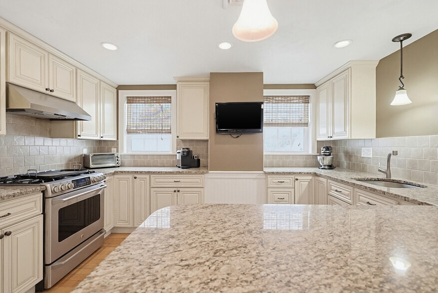 More Photos Of 800 Washington St, Holliston Storefront Retail Residential For Sale