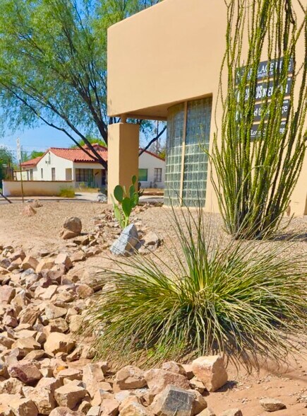 More Photos Of 2101 N Country Club Rd, Tucson Office For Lease