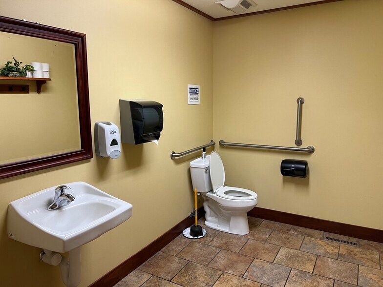 More Photos Of 104 Park Ave N, Park Rapids Medical For Lease