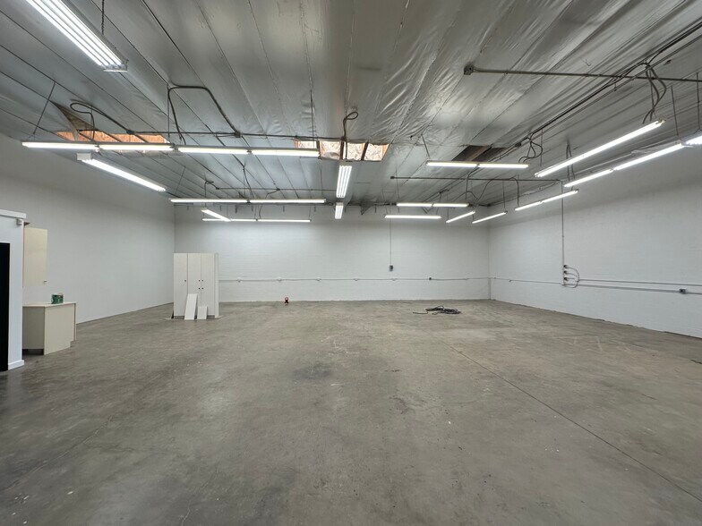 More Photos Of 2918 Denby Ave, Los Angeles Light Manufacturing For Lease